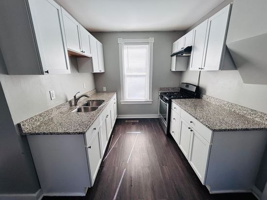 852 4th St E, Saint Paul, MN 55106