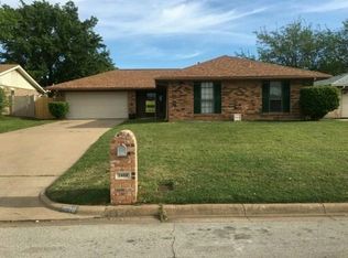 1608 Country Manor Rd, Fort Worth, TX 76134