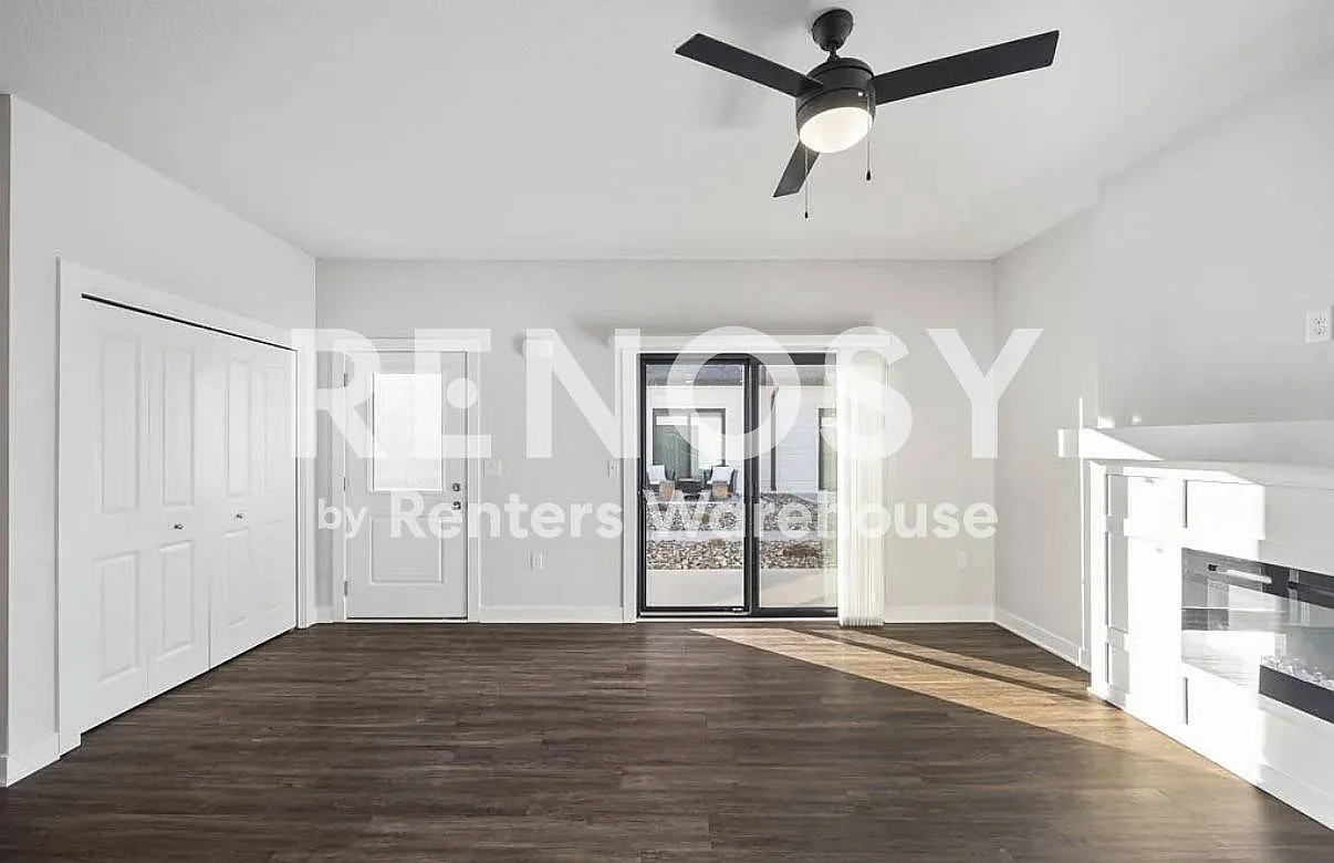 Three Bedroom Townhouse — Photo 3