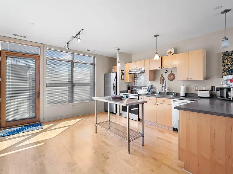 316 Broadway Blvd NE — Photo 8