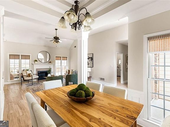 5th image of 3030 Northcliff Dr
