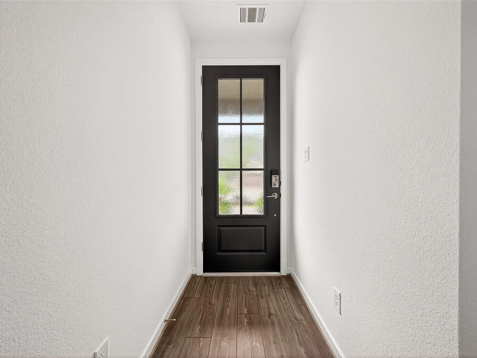 3 bed, 2.0 bath, 1479 sqft, $2,200 — Photo 4