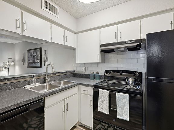 Hollyhills Apartments Denton TX- Model Kitchen