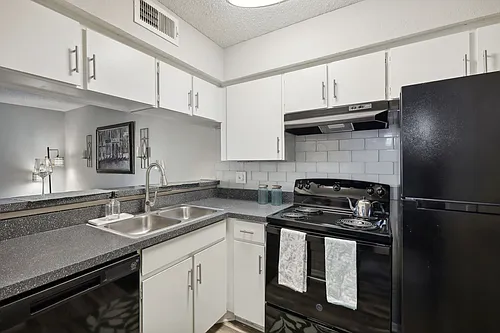 Hollyhills Apartments Photo 1