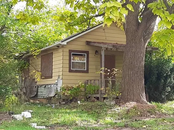 911 Hughes Ave, Flint, MI 48503