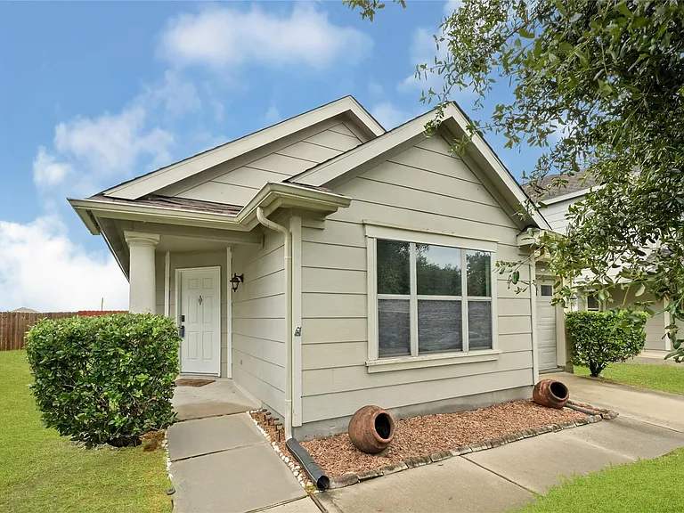 3711 Jewel Point Dr — Photo 1