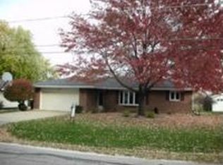 1900 Hazelwood Dr, Lindenhurst, IL