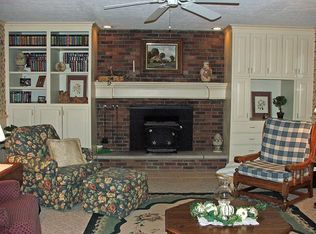 1734 Hankinson Rd, Granville, OH 43023