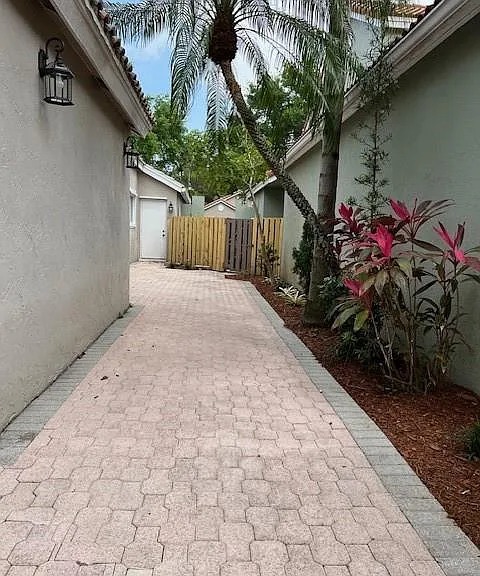 10110 NW 5th St — Photo 35