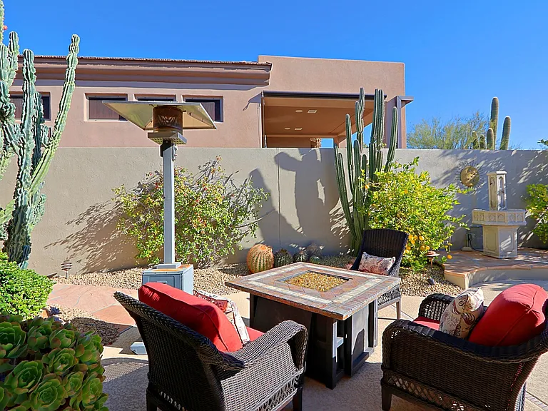 6747 E Eagle Feather Rd — Photo 38