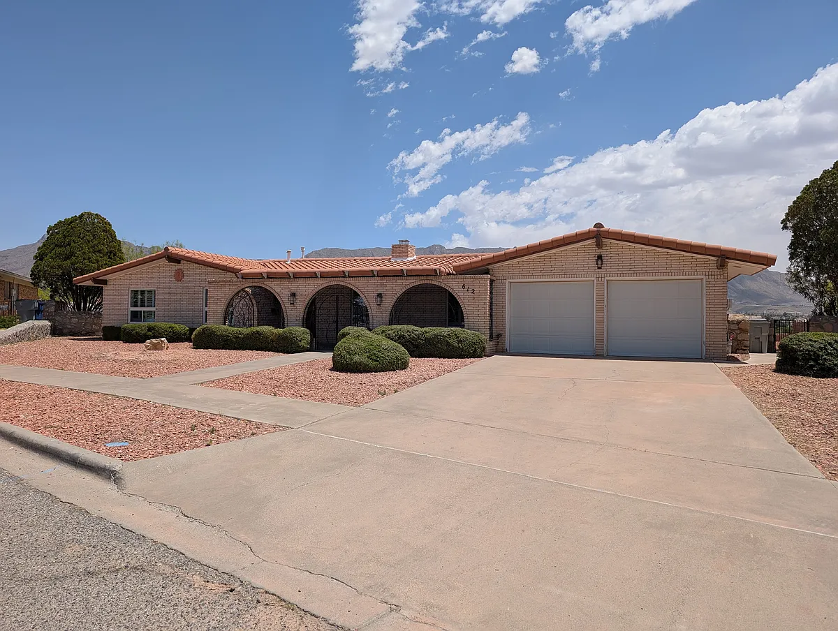 Building Photo - 612 Somerset Dr