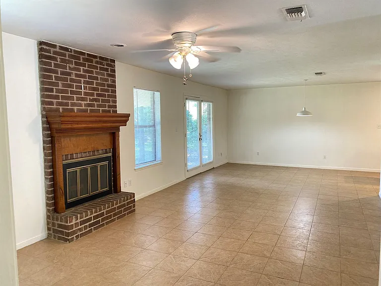 2733 Davis Ave — Photo 16