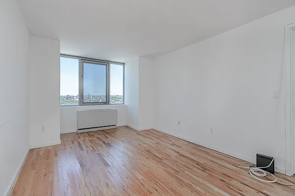 Rented by Farside Realty LLC | media 6