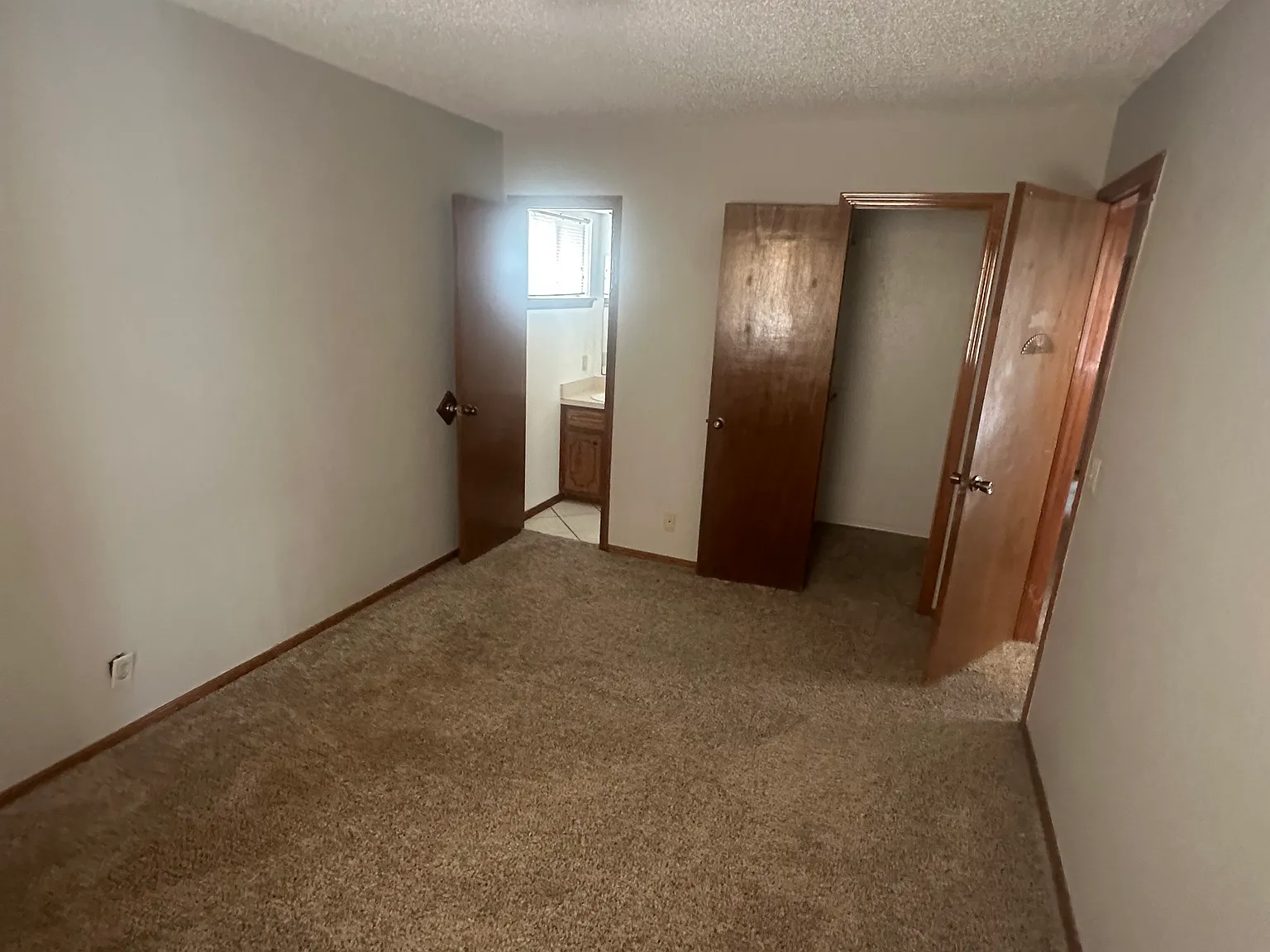 4 bed, 1.5 bath, 1200 sqft, $1,400 — Photo 2