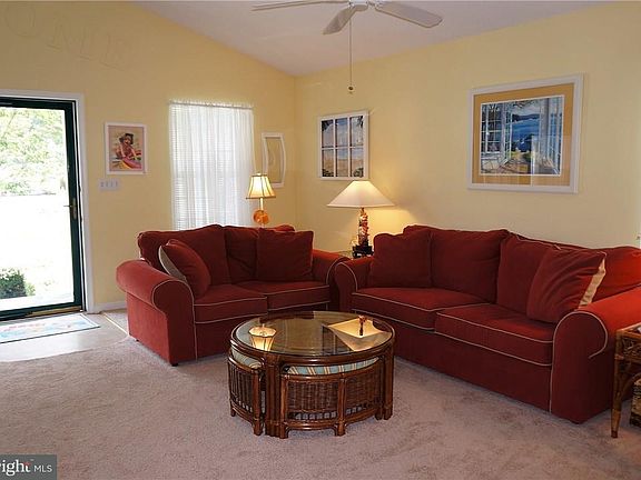 2nd image of 38241 Clover Ln