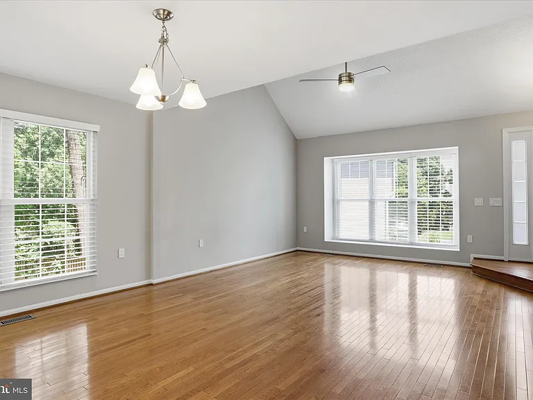 423 Foxridge Dr SW — Photo 13