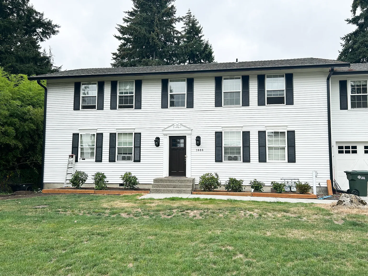 3 bed, 2500 sqft, $3,200 — Photo 3