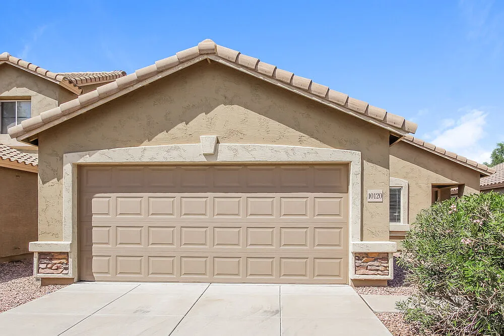 3 bed, 2.0 bath, 1261 sqft, $1,955 — Photo 1