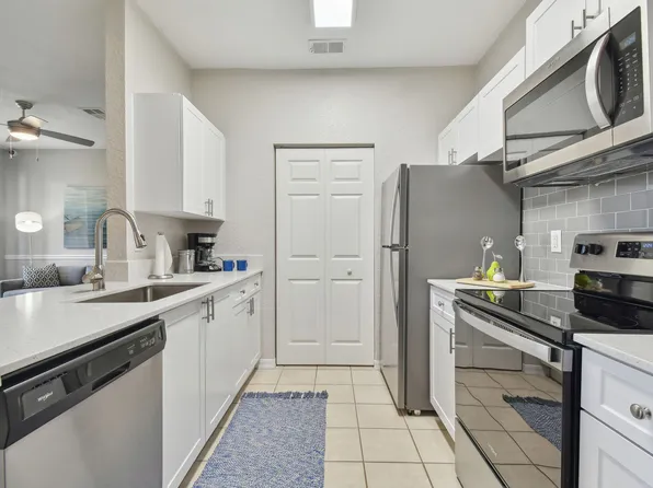 2211 Grand Isle