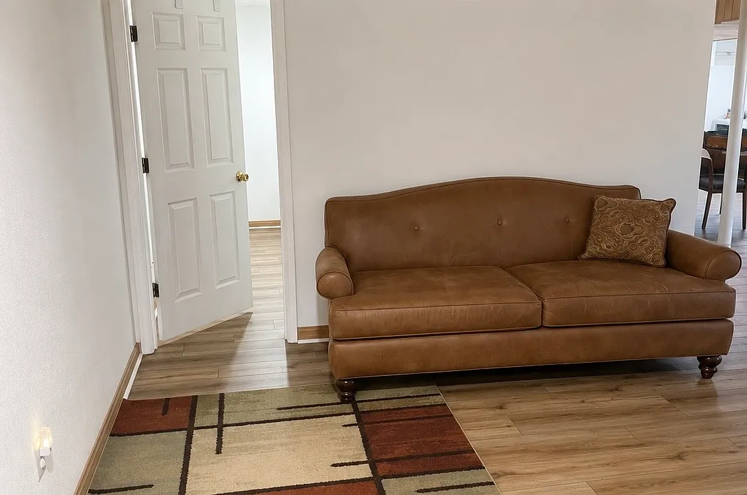 1 bed, 1200 sqft, $1,200 — Photo 2