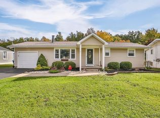 2137 Meadow Ln, Grand Island, NY 14072