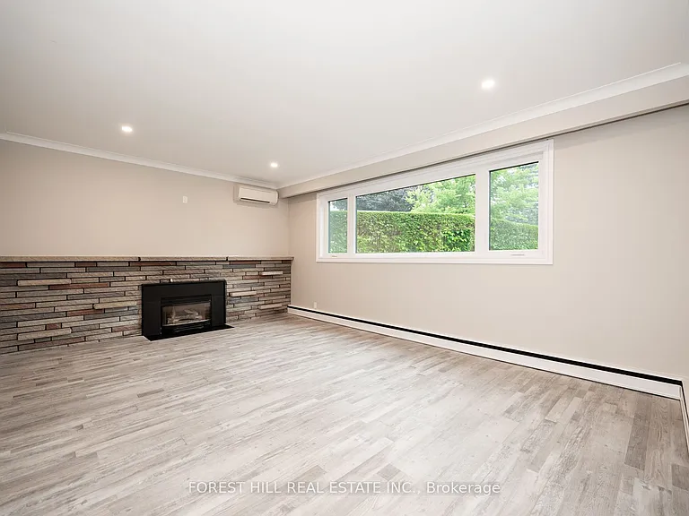 135 Ashbrook Ct #LOWER — Photo 1
