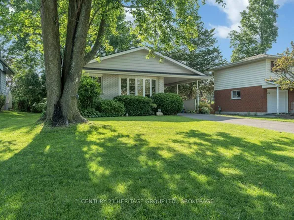 678 Carnaby St, Kingston, ON K7M 5M7