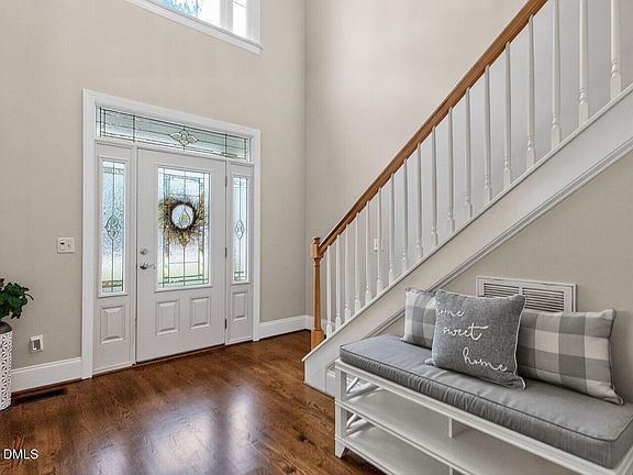 3rd image of 35 Siltstone Dr