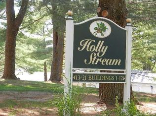 1404 Holly Stream Ct, Brewster, NY 10509