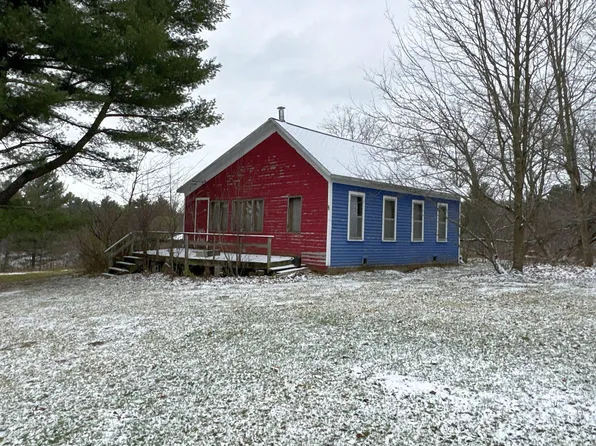 751-7 1/2 St, Clayton, WI 54004