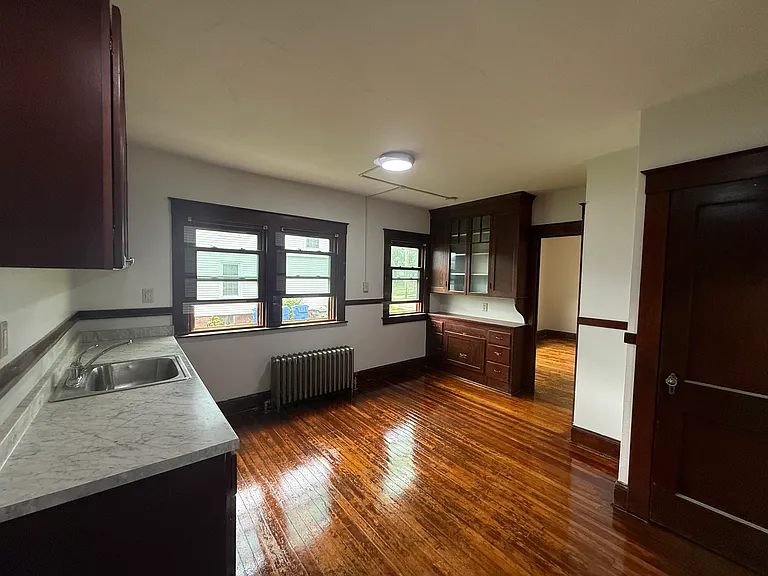 42 Maple St — Photo 6