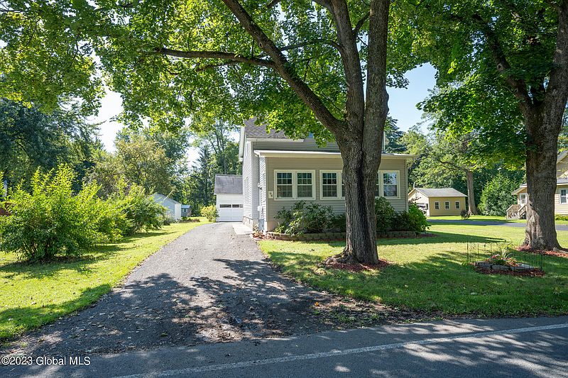 4th image of 94 Seaman Avenue