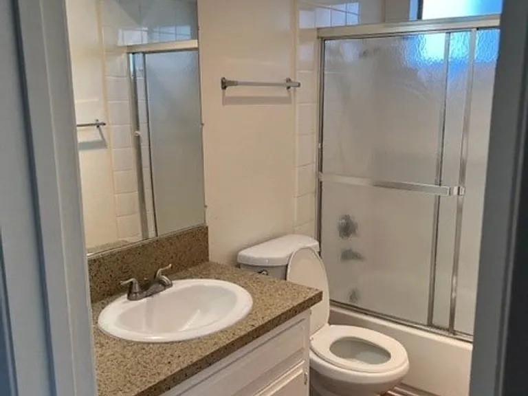 4325 Lowell St — Photo 8