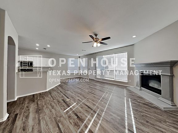 4th image of 1117 Hearthstone Dr