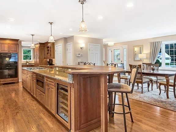 5th image of 22 Ice Pond Dr