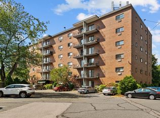 1321 Worcester Rd APT 605, Framingham, MA 01701