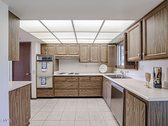 5th image of 9403 W Garnette Dr