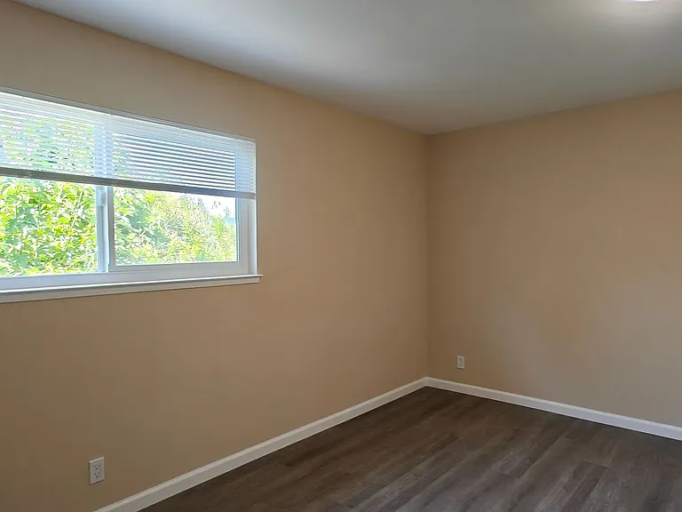714 Liverpool Way — Photo 22