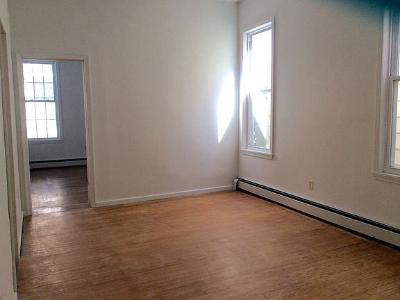 5th image of 213 Summit Ave #2