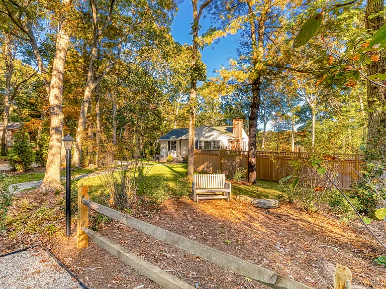 Laurel Ln — Photo 11
