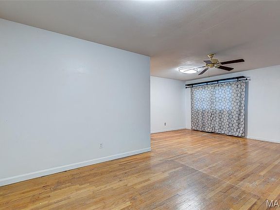 3rd image of 745 Borgia Ln