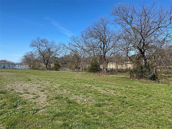 3rd image of 10 Meadowlake Dr