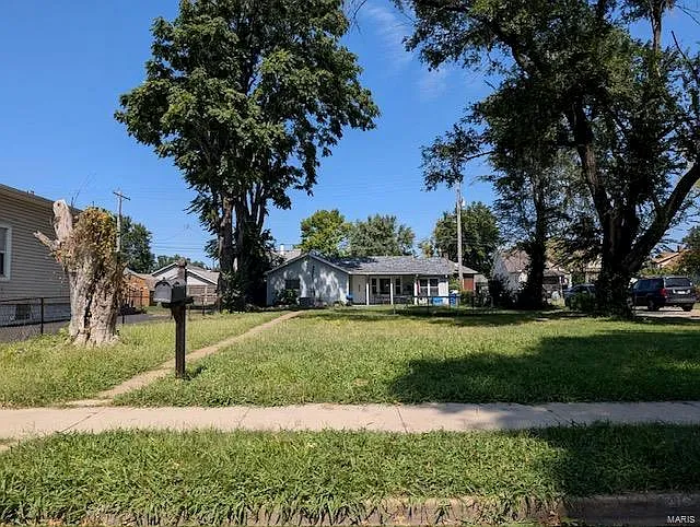 2313 E 25th St photo 1