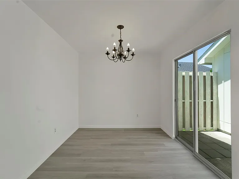 1019 Sanders Dr — Photo 9