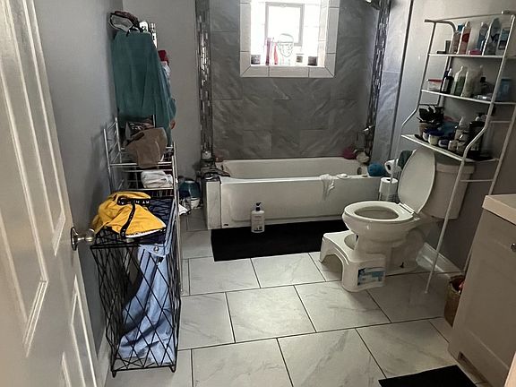 4th image of 275 Luella Ave