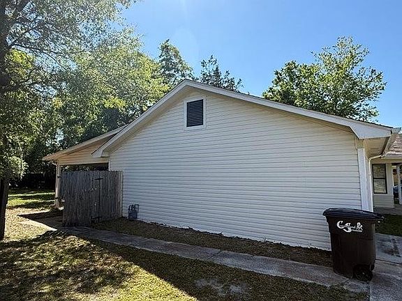 3rd image of 303 Sunnyside Dr