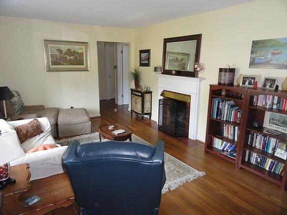 5th image of 146 Saint James Dr