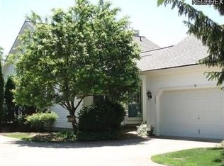 655 Fairfield Ln, Aurora, OH 44202