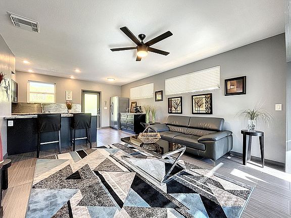 2nd image of 346 Pennsylvania Ave #3
