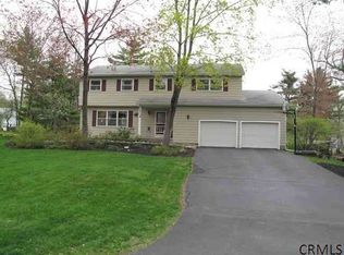 850 Northumberland Dr, Niskayuna, NY 12309
